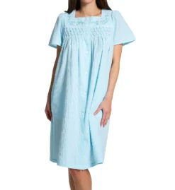 Miss Elaine Seersucker Short Sleeve Short Snap Front Robe 852612