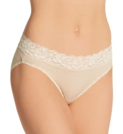 Vanity Fair Flattering Lace Bikini Panty 18285